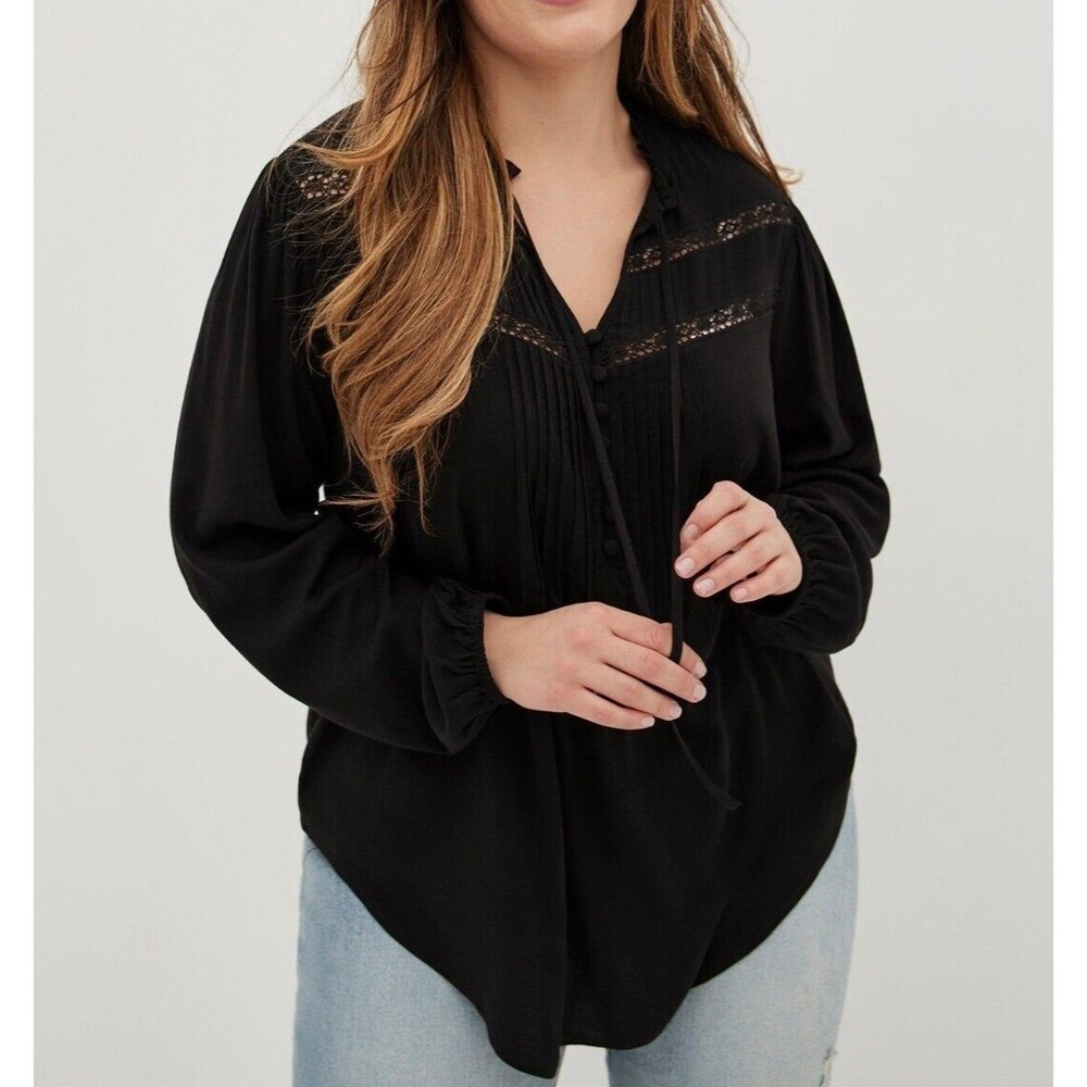 Torrid Longsleeve Pleated Lace Ruffle Neck Top 4X Vneck Buttons Black Crochet